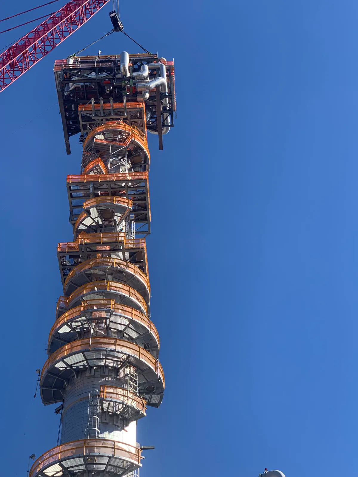 Crane lift on spiral scaffold platforms